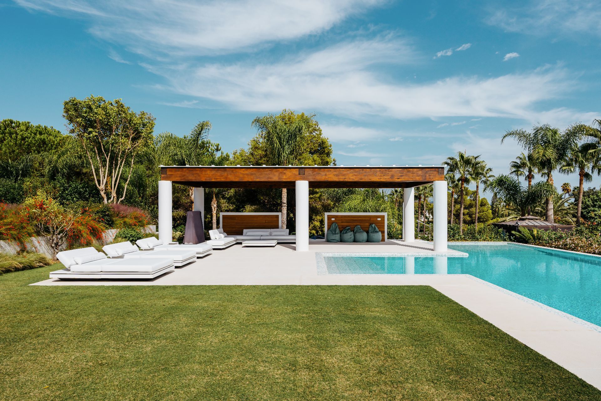 7 Bed - Villa for Sale in Marbella Golden Mile
