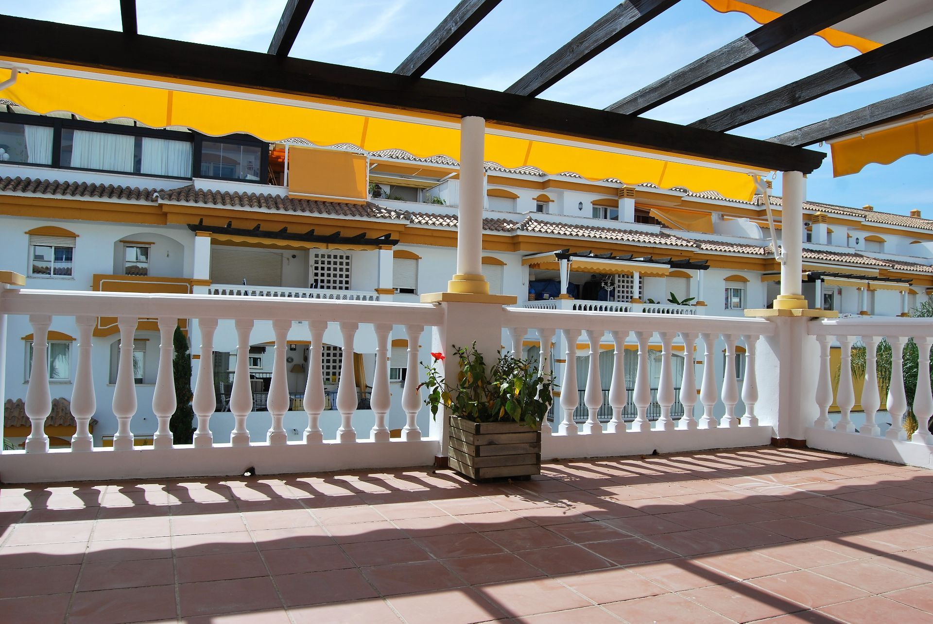 Piso de 2 Dormitorios y 2 Baños en venta en Nueva Andalucía, Marbella