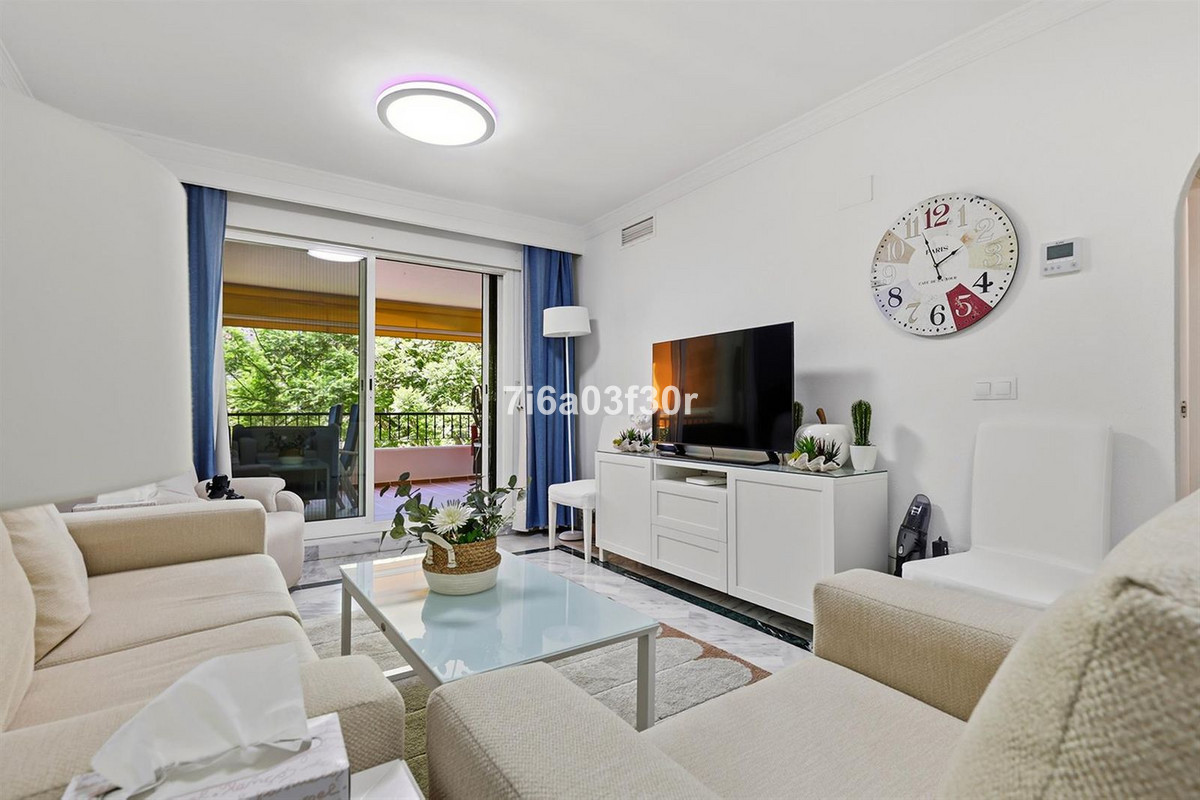 Piso de 2 Dormitorios en venta en Puerto Banús, Marbella