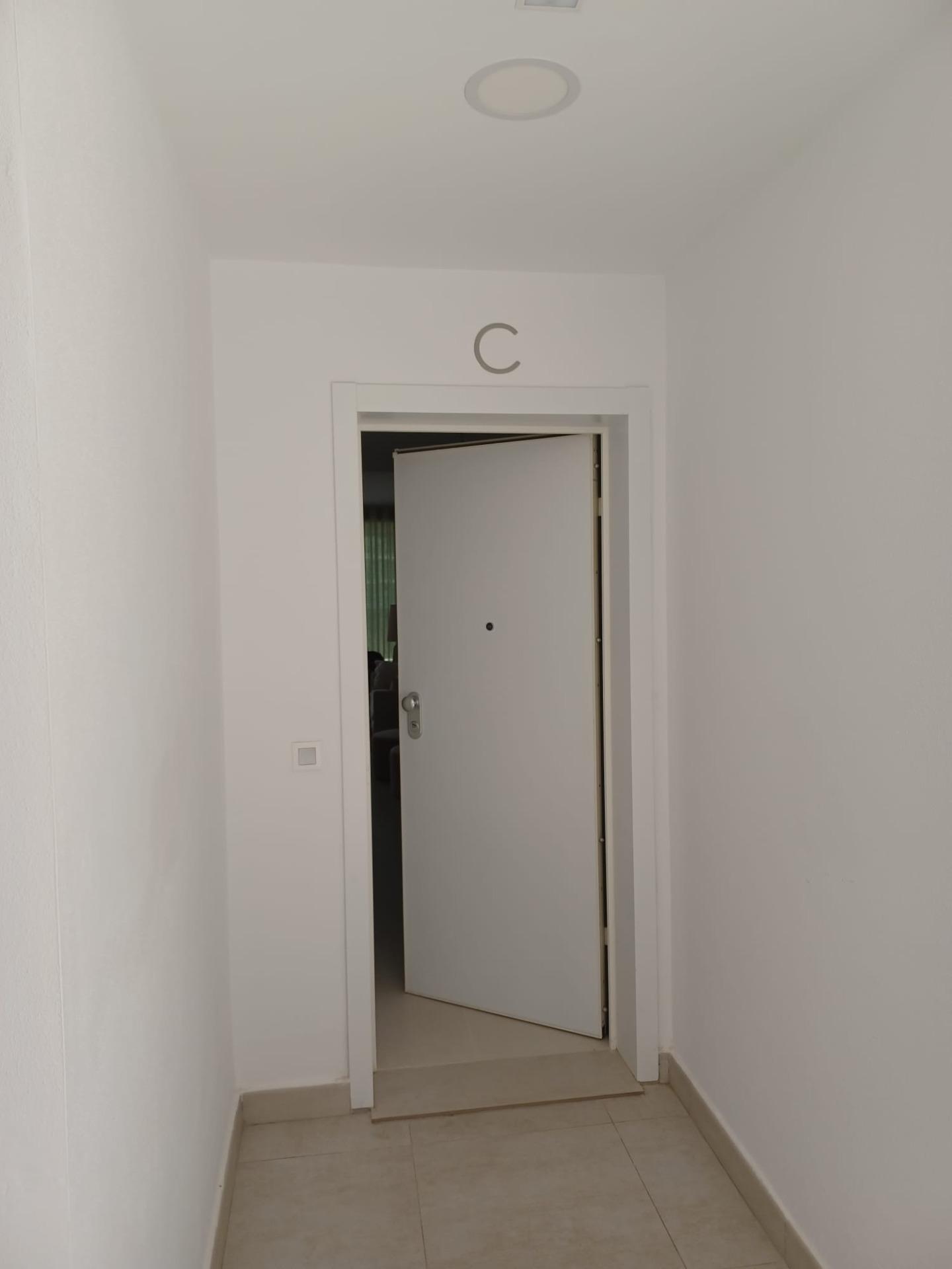 Piso de 2 Dormitorios y 2 Baños en venta en Carvajal, Fuengirola