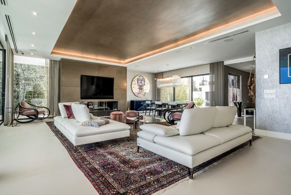 Casa de 5 Dormitorios y 5 Baños en venta en Milla de Oro, Marbella