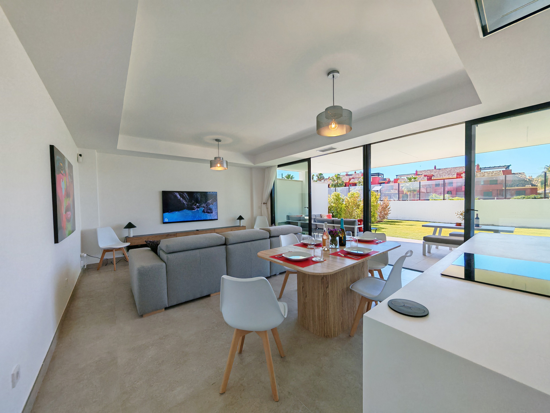 Piso de 2 Dormitorios en venta en Cancelada, Estepona