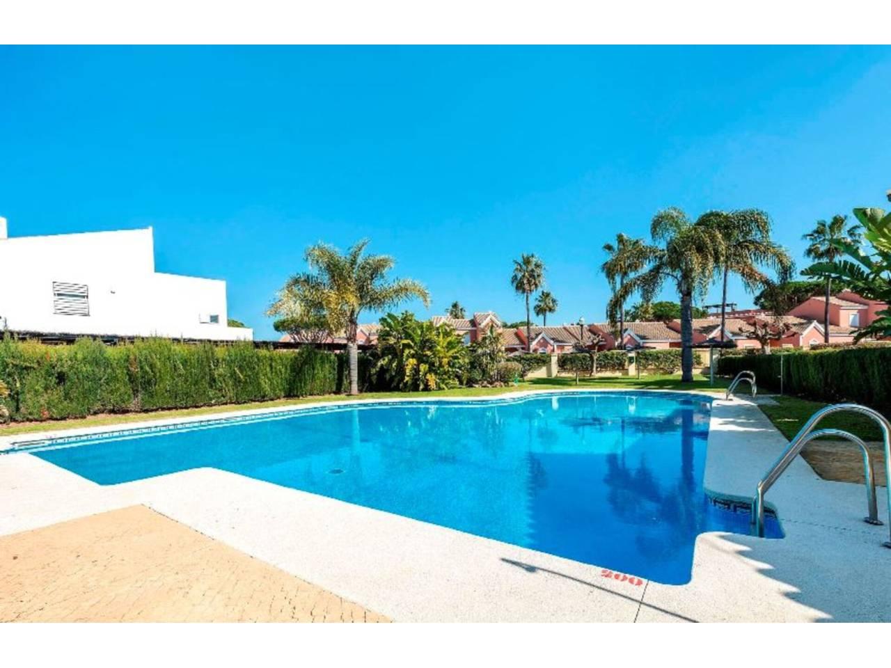 3 спални - Редова къща за продажба в Chiclana de la Frontera