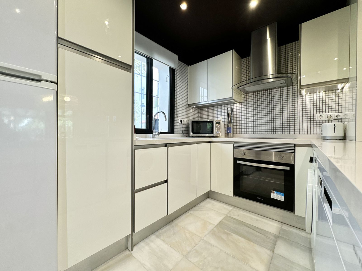 Piso de 3 Dormitorios y 2 Baños en venta en Puerto Banús, Marbella