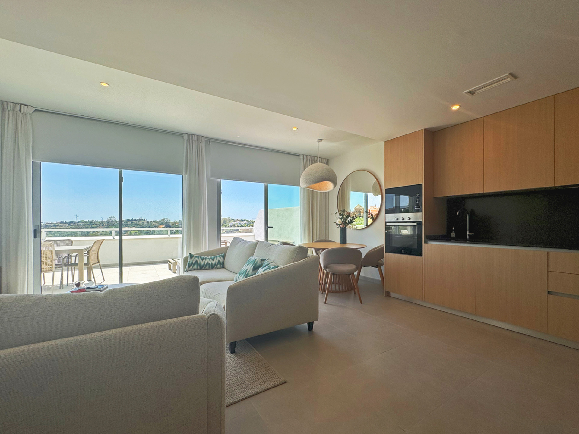 Ático de 3 Dormitorios y 2 Baños en venta en Cancelada, Estepona