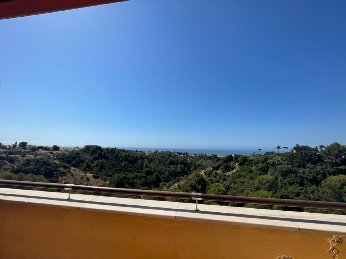 Ático de 3 Dormitorios y 2 Baños en venta en Sierra Blanca, Marbella