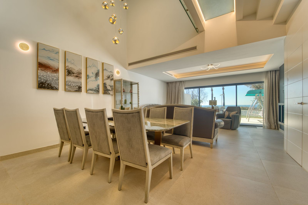 Casa Adosada de 3 Dormitorios y 3 Baños en venta en Estepona