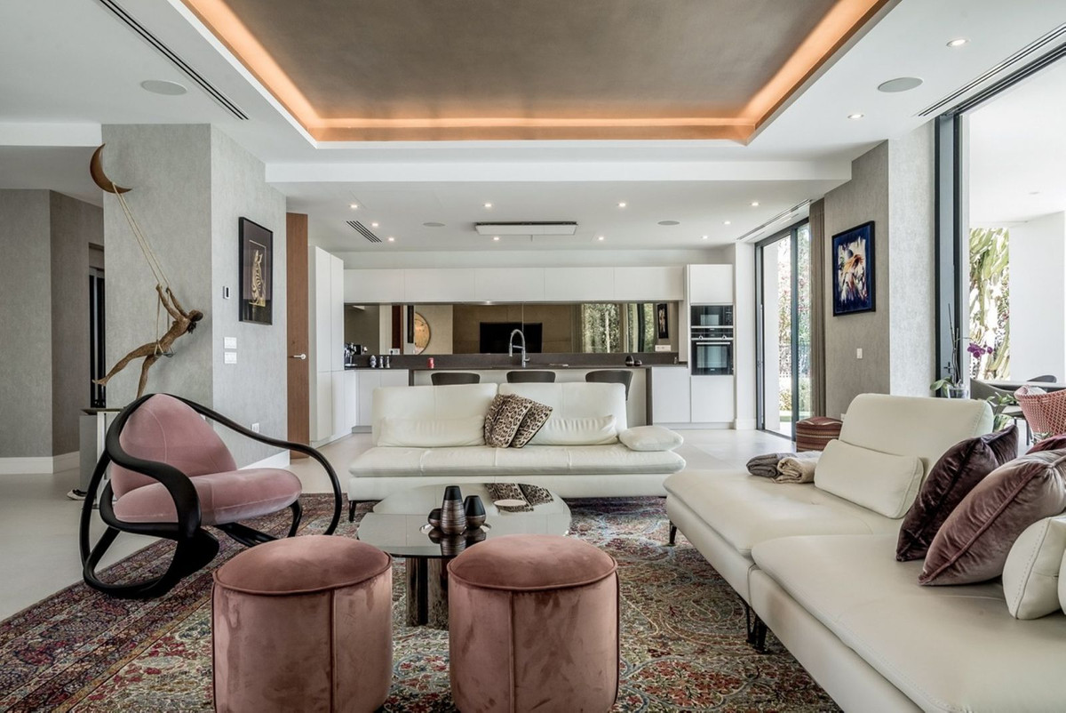 Casa de 5 Dormitorios y 5 Baños en venta en Milla de Oro, Marbella