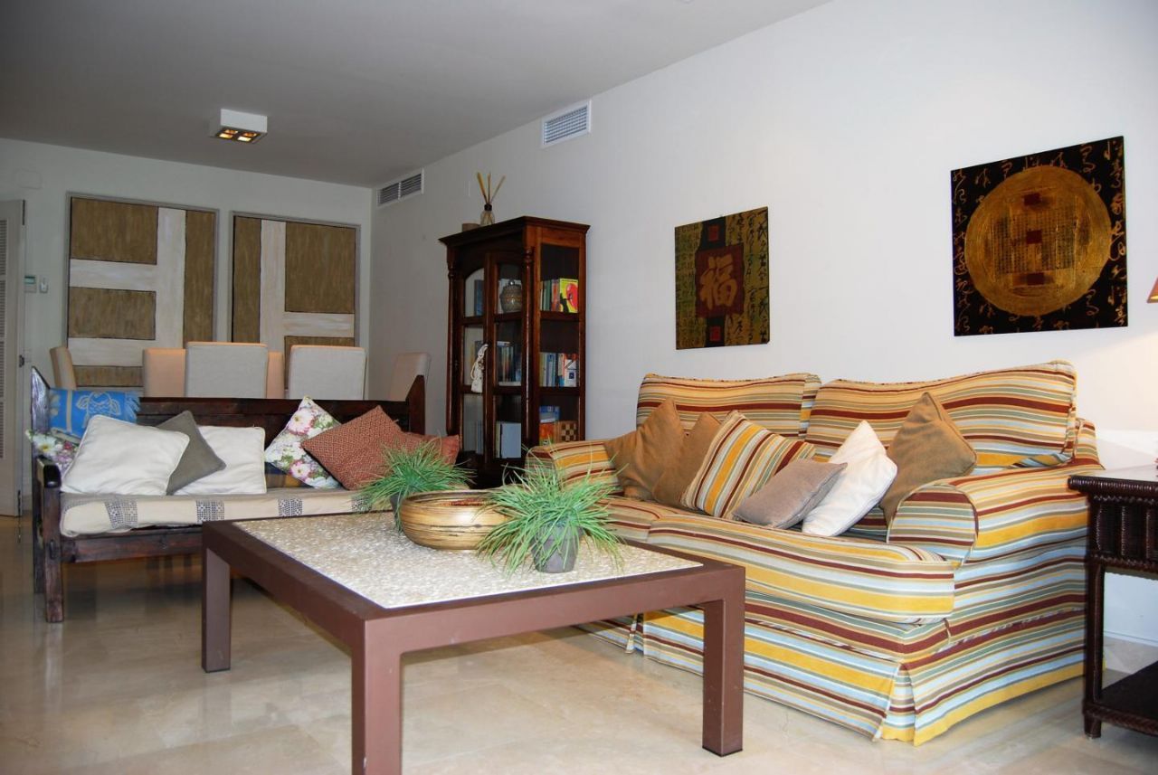 Piso de 3 Dormitorios en venta en Milla de Oro, Marbella