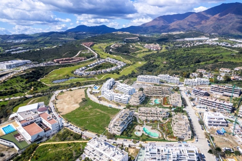 3 спални, 2 бани - Апартамент за продажба в La Alqueria, Estepona