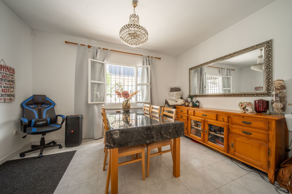 Casa de 9 Dormitorios en venta en El Coto, Mijas