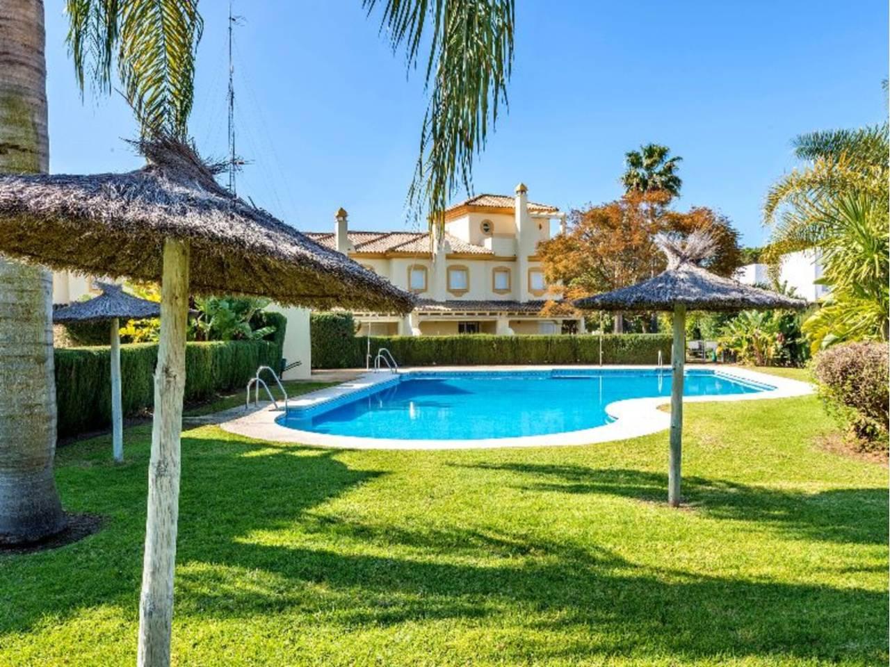 3 спални - Редова къща за продажба в Chiclana de la Frontera