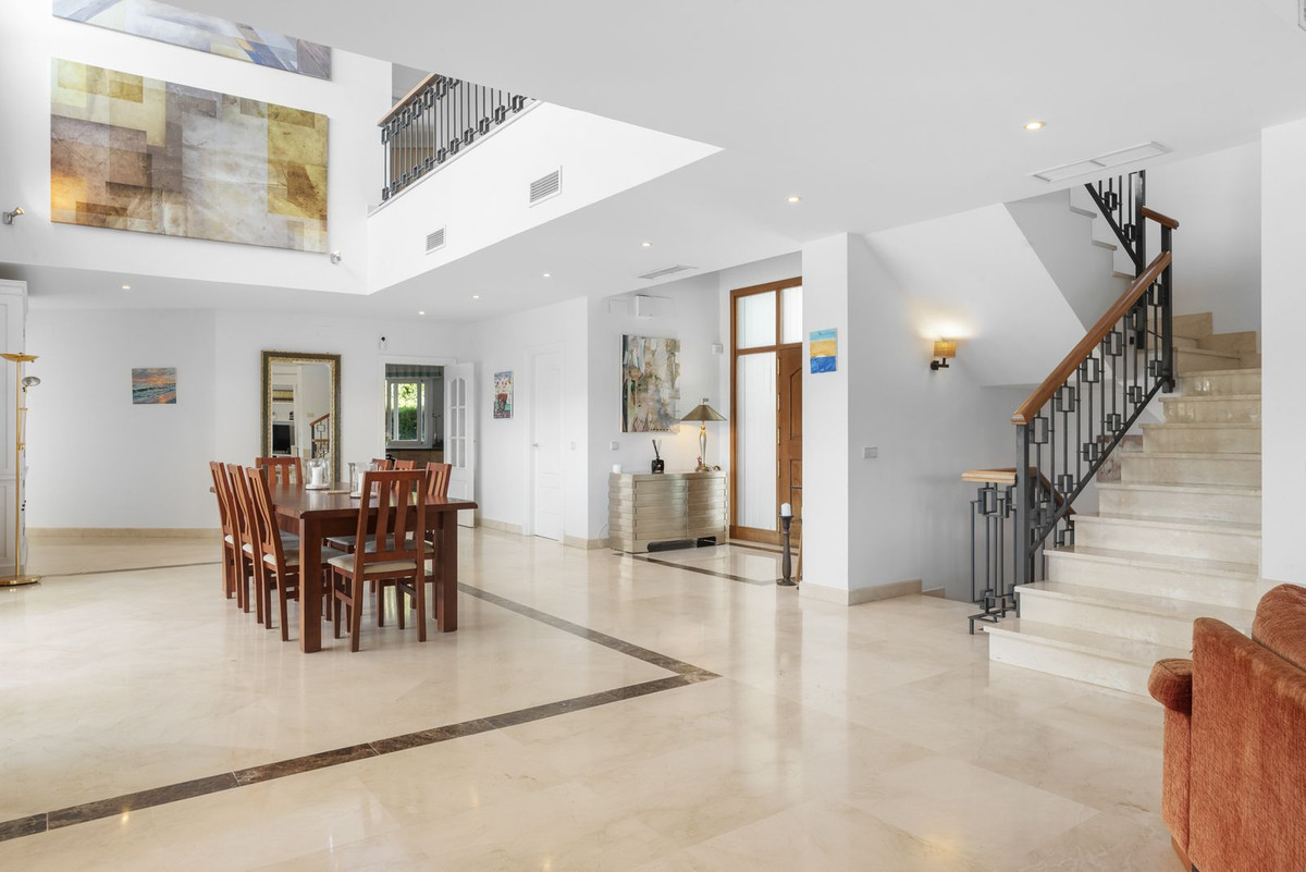 6 Bed, 6 Bath - Villa for Sale in El Paraíso