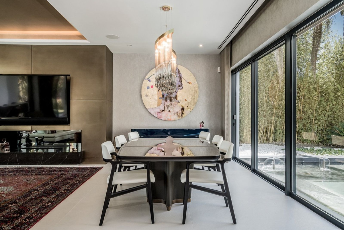 Casa de 5 Dormitorios y 5 Baños en venta en Milla de Oro, Marbella