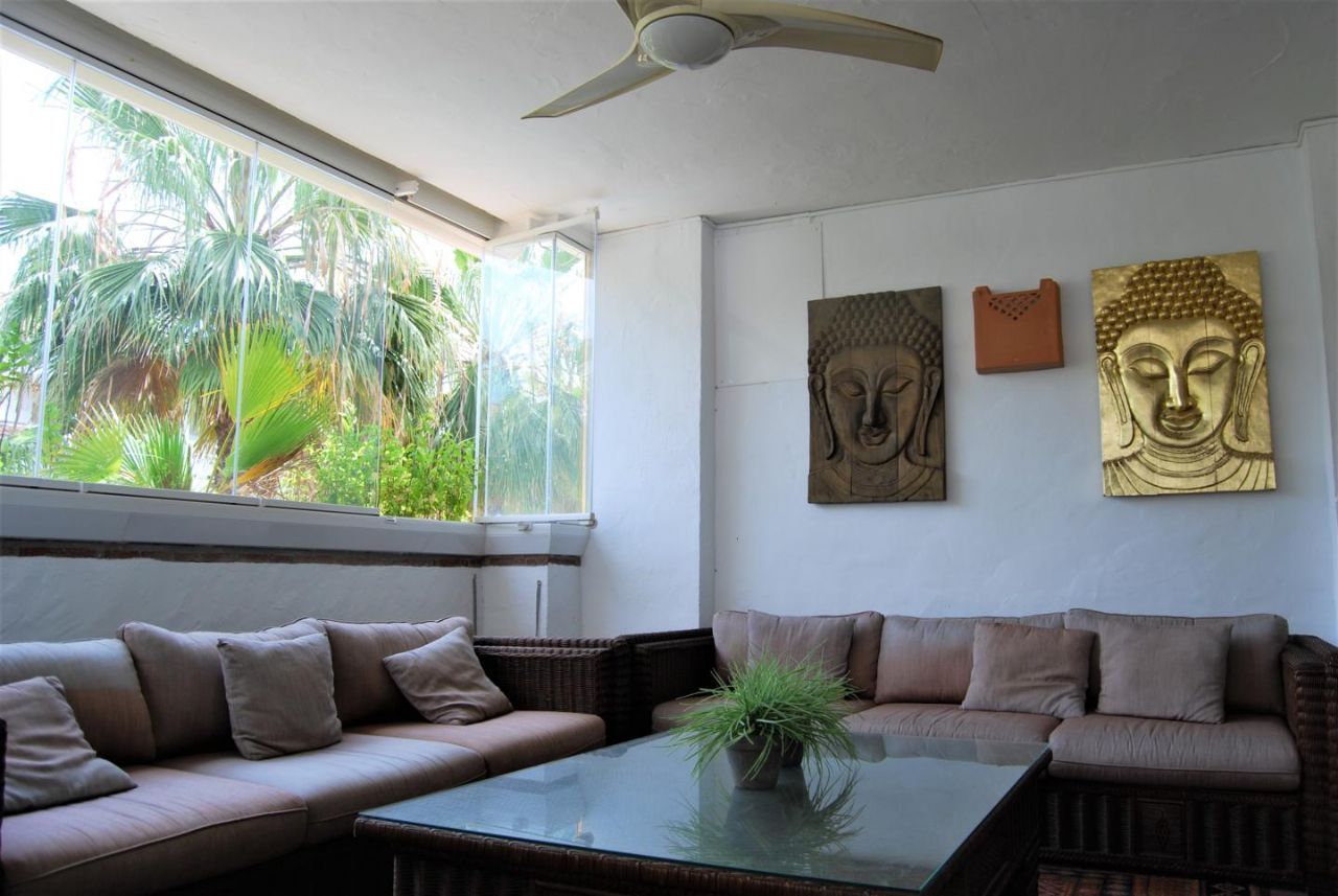 Piso de 3 Dormitorios en venta en Milla de Oro, Marbella
