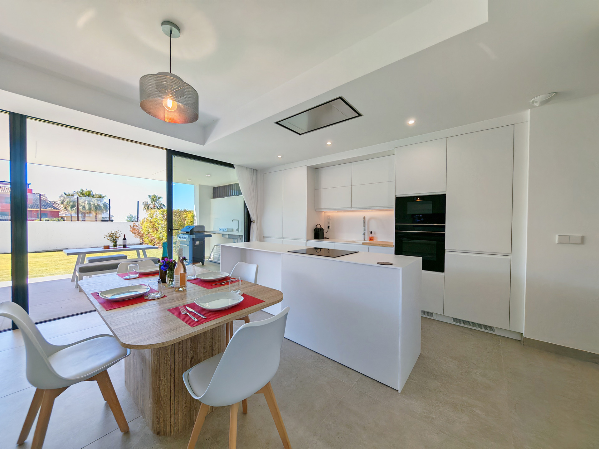 Piso de 2 Dormitorios en venta en Cancelada, Estepona