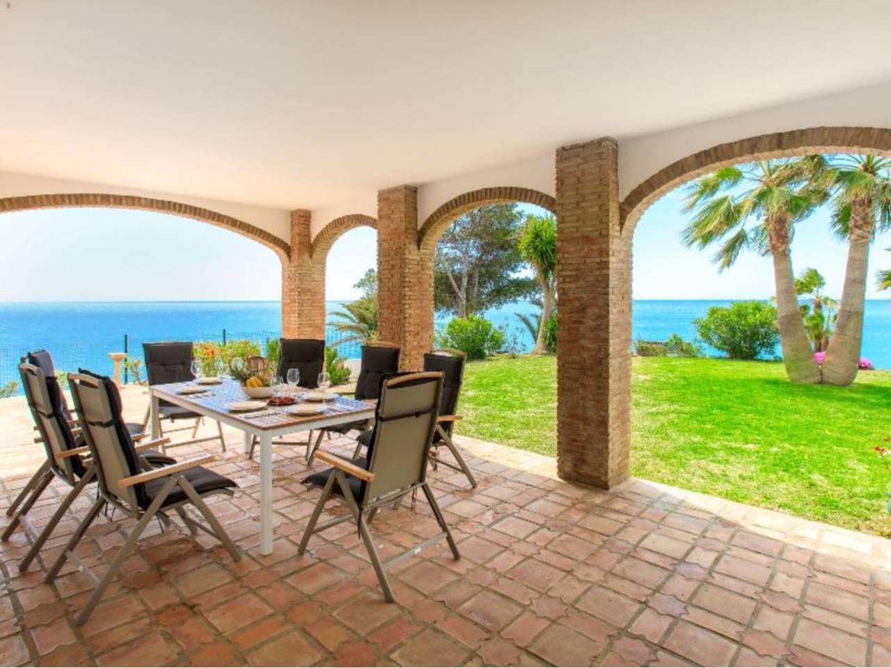 Casa Adosada de 4 Dormitorios y 3 Baños en venta en Torrox Costa
