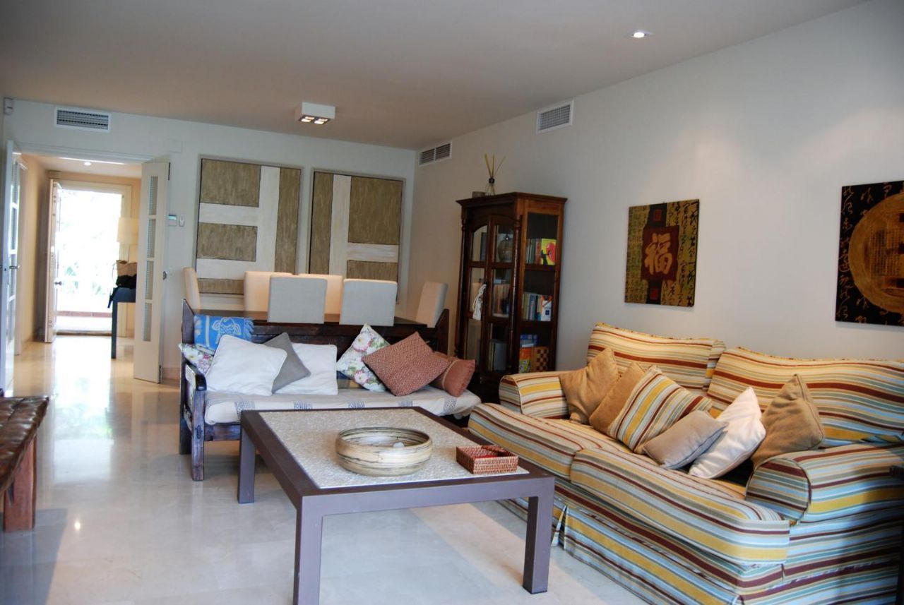 Piso de 3 Dormitorios en venta en Milla de Oro, Marbella