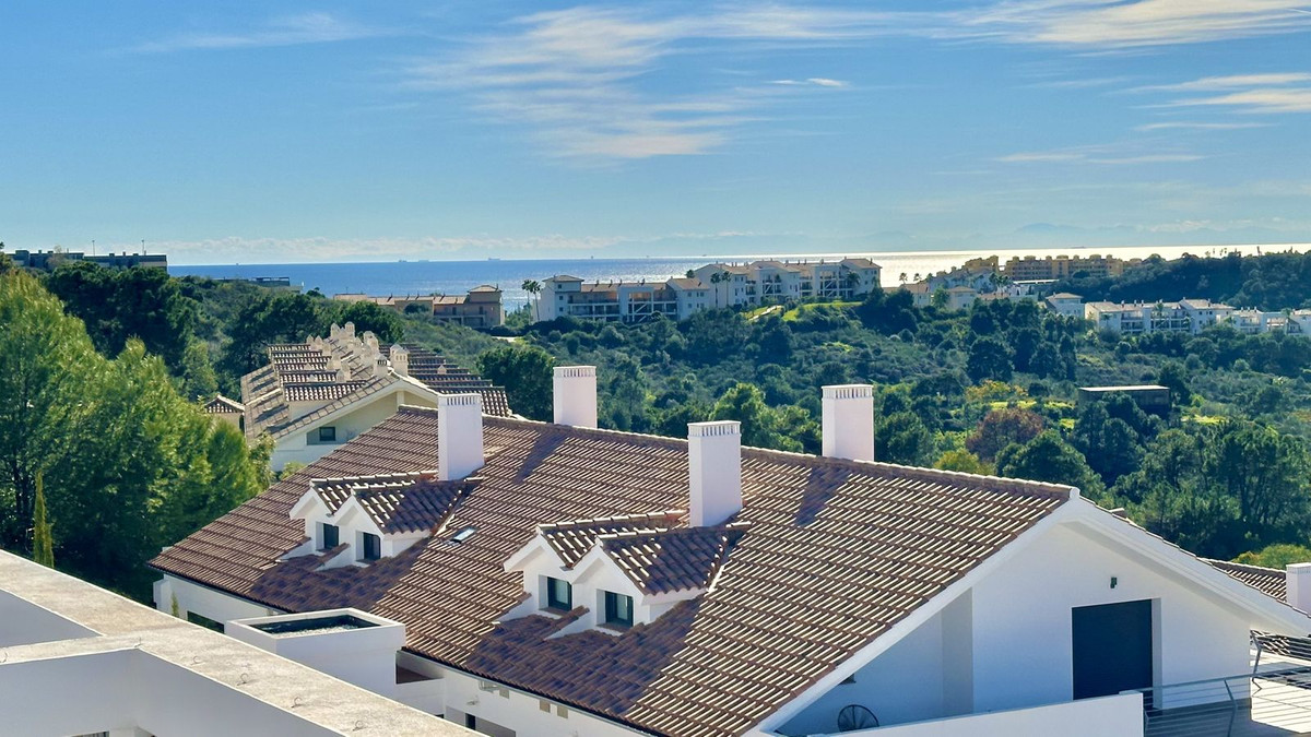 Ático de 2 Dormitorios y 2 Baños en alquiler en Nueva Milla de Oro, Estepona
