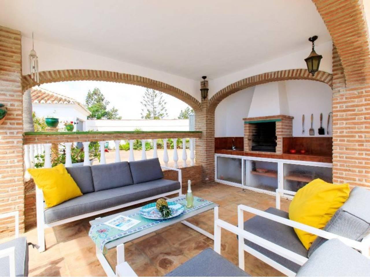 Casa Adosada de 4 Dormitorios y 3 Baños en venta en Torrox Costa