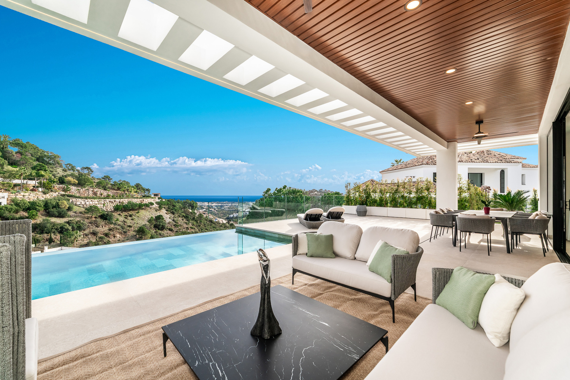 Casa de 6 Dormitorios y 7 Baños en venta en El Madroñal, Benahavís