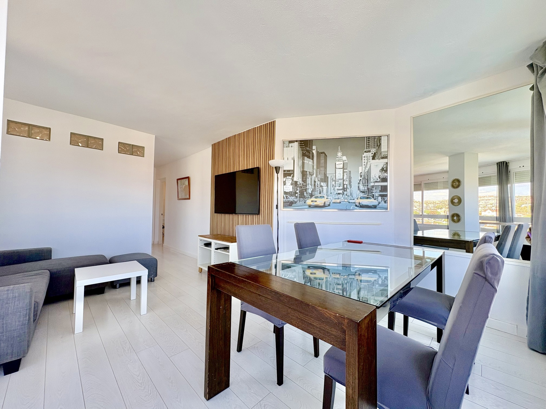 Piso de 2 Dormitorios en venta en Calahonda, Mijas