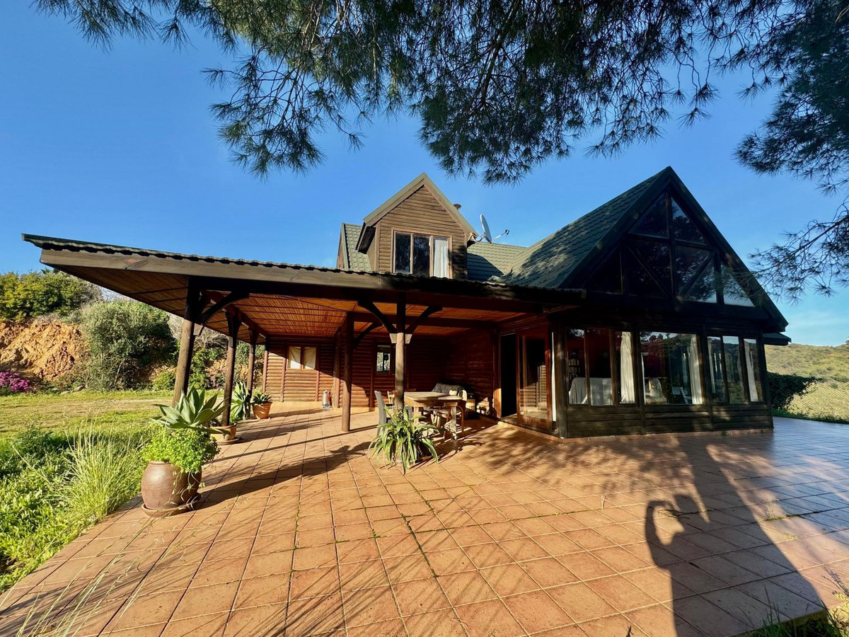 Finca de 3 Dormitorios y 4 Baños en venta en Mijas