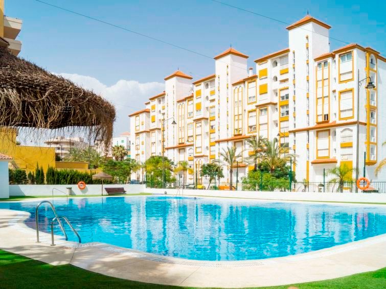Piso de 2 Dormitorios en venta en La Alqueria, Estepona