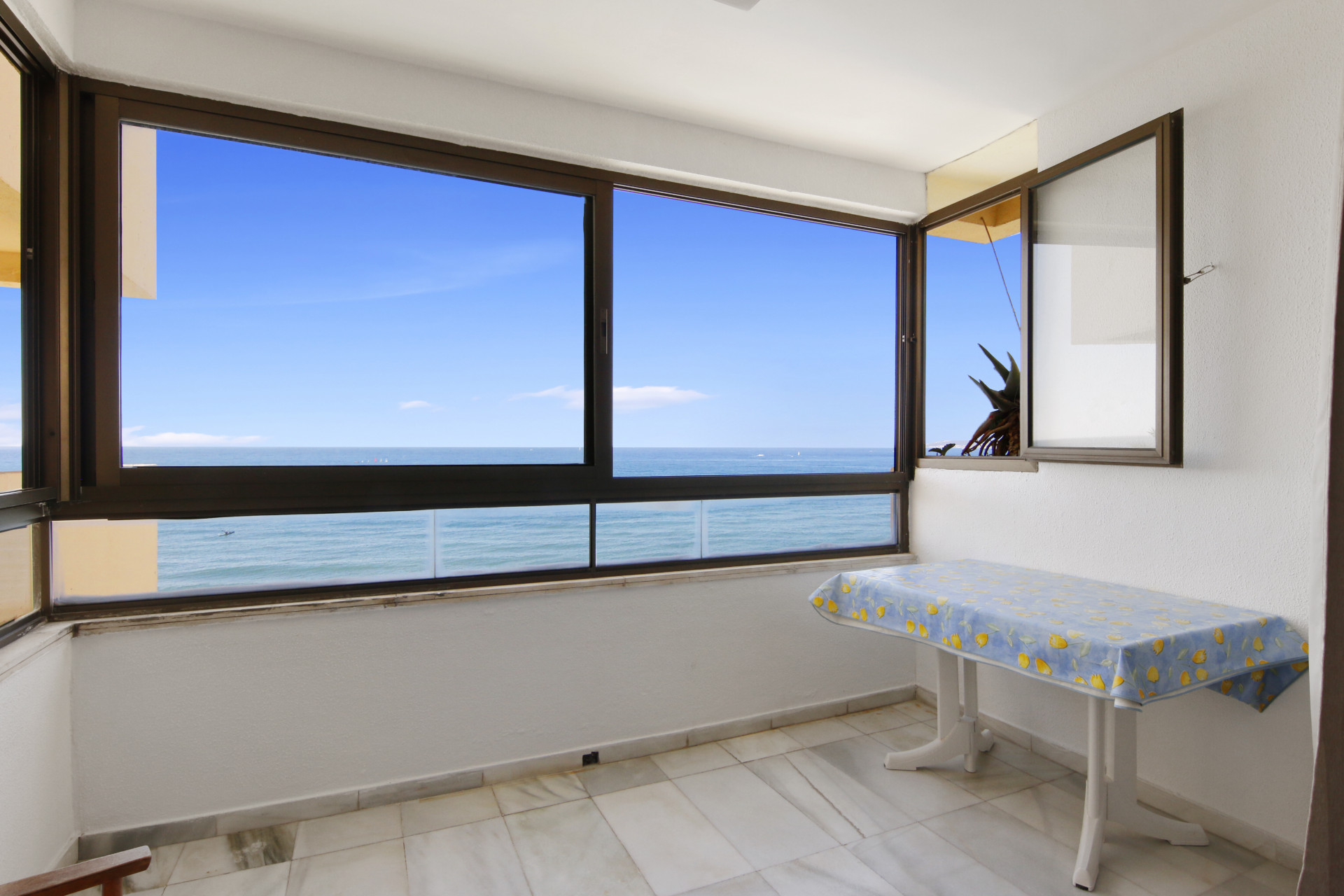 2 спални - Апартамент за продажба в Estepona Town