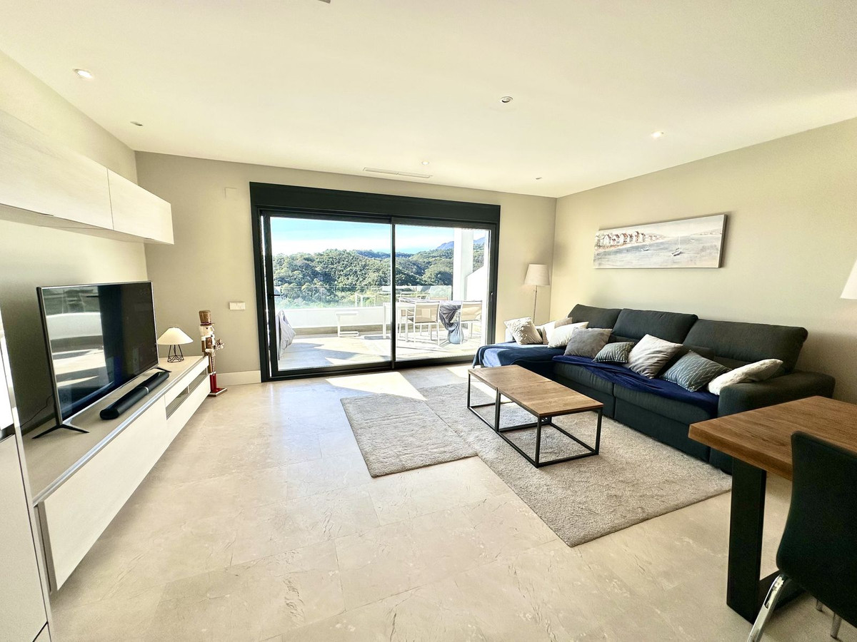 Ático de 2 Dormitorios y 2 Baños en alquiler en Nueva Milla de Oro, Estepona