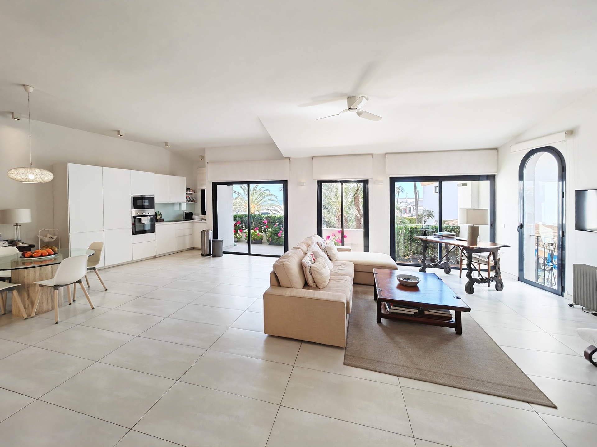 Piso de 2 Dormitorios y 2 Baños en venta en Cabopino, Marbella