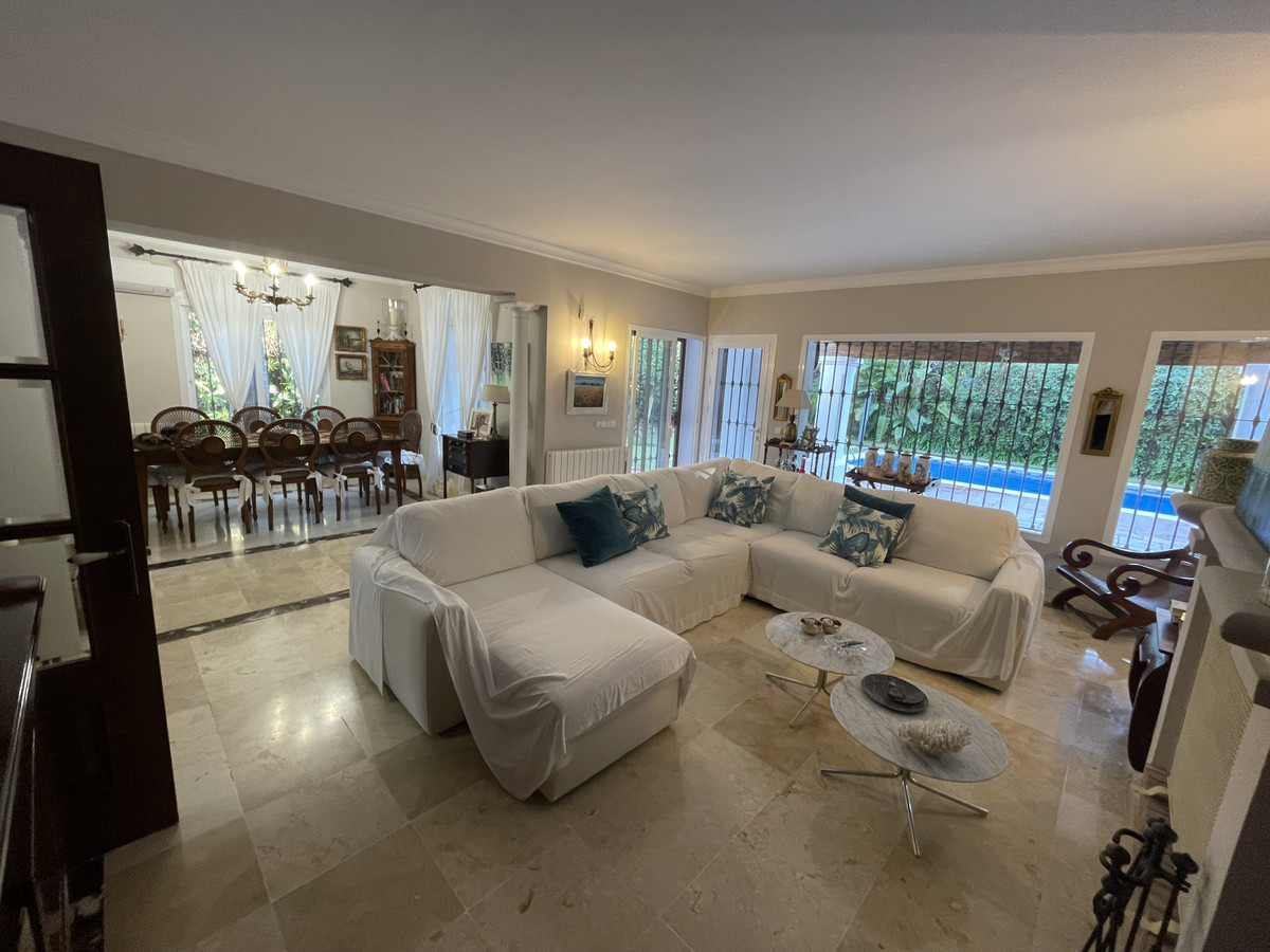 Casa de 4 Dormitorios en venta en Elviria, Marbella