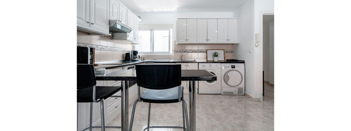 Piso de 3 Dormitorios y 2 Baños en venta en Los Boliches, Fuengirola