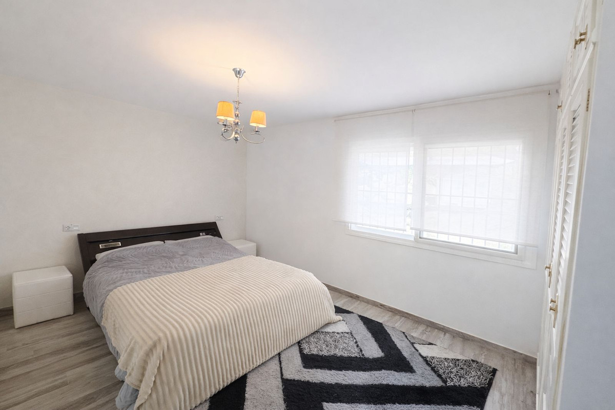 3 Slaapk., 3 Badk. - Rijwoning te koop in Estepona