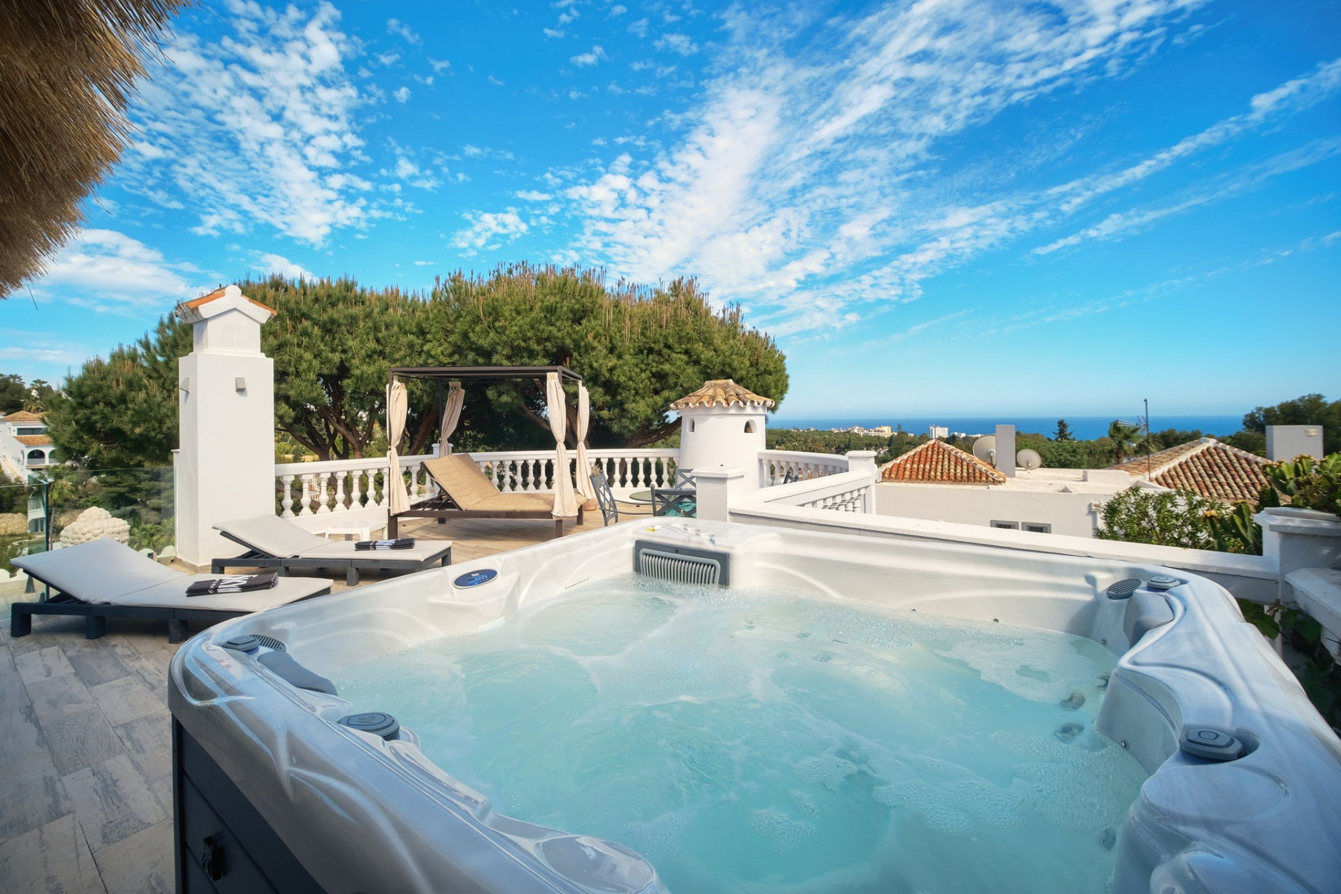 4 Bed, 4 Bath - Villa for Sale in Calahonda, Mijas