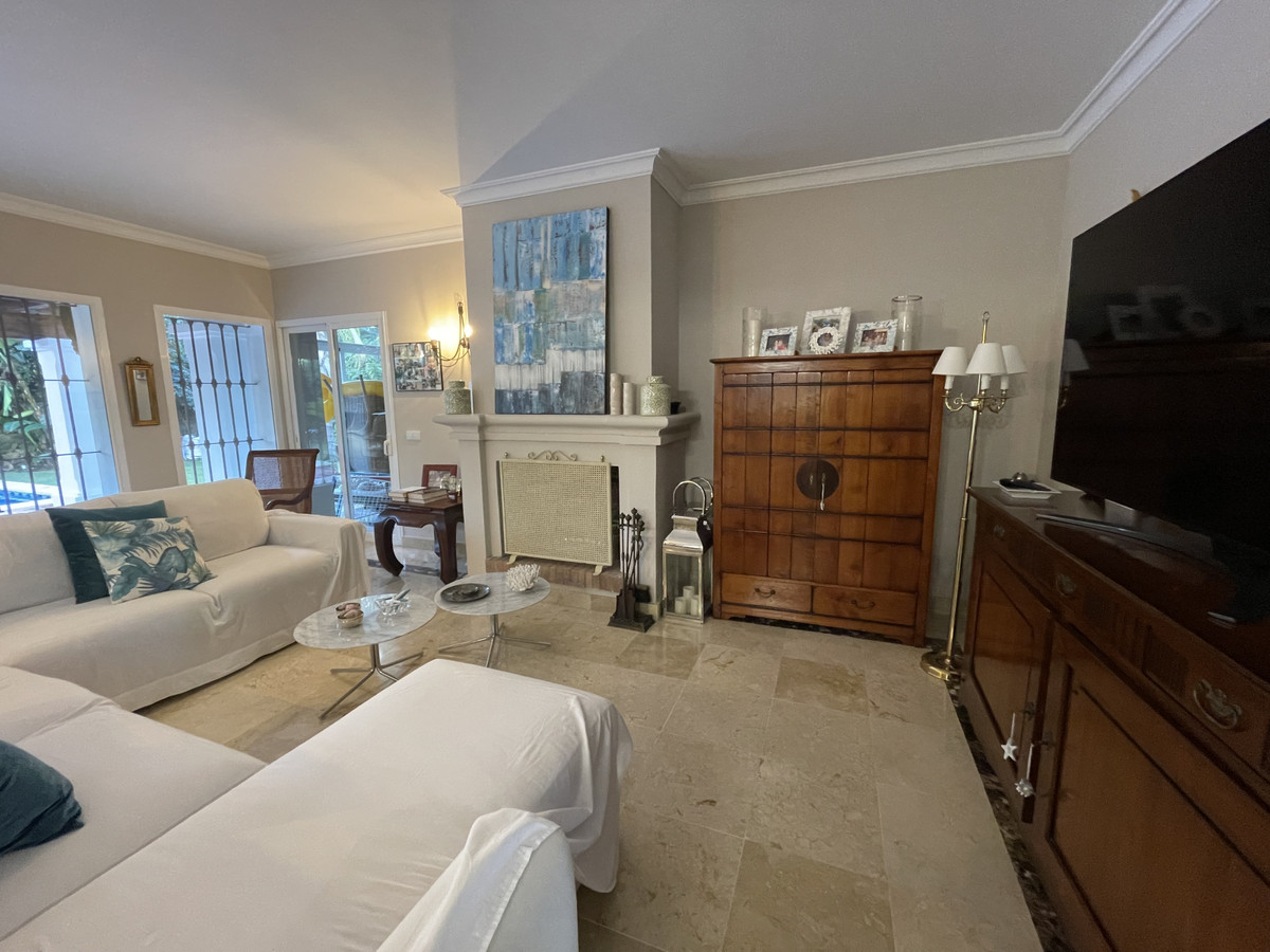 Casa de 4 Dormitorios en venta en Elviria, Marbella