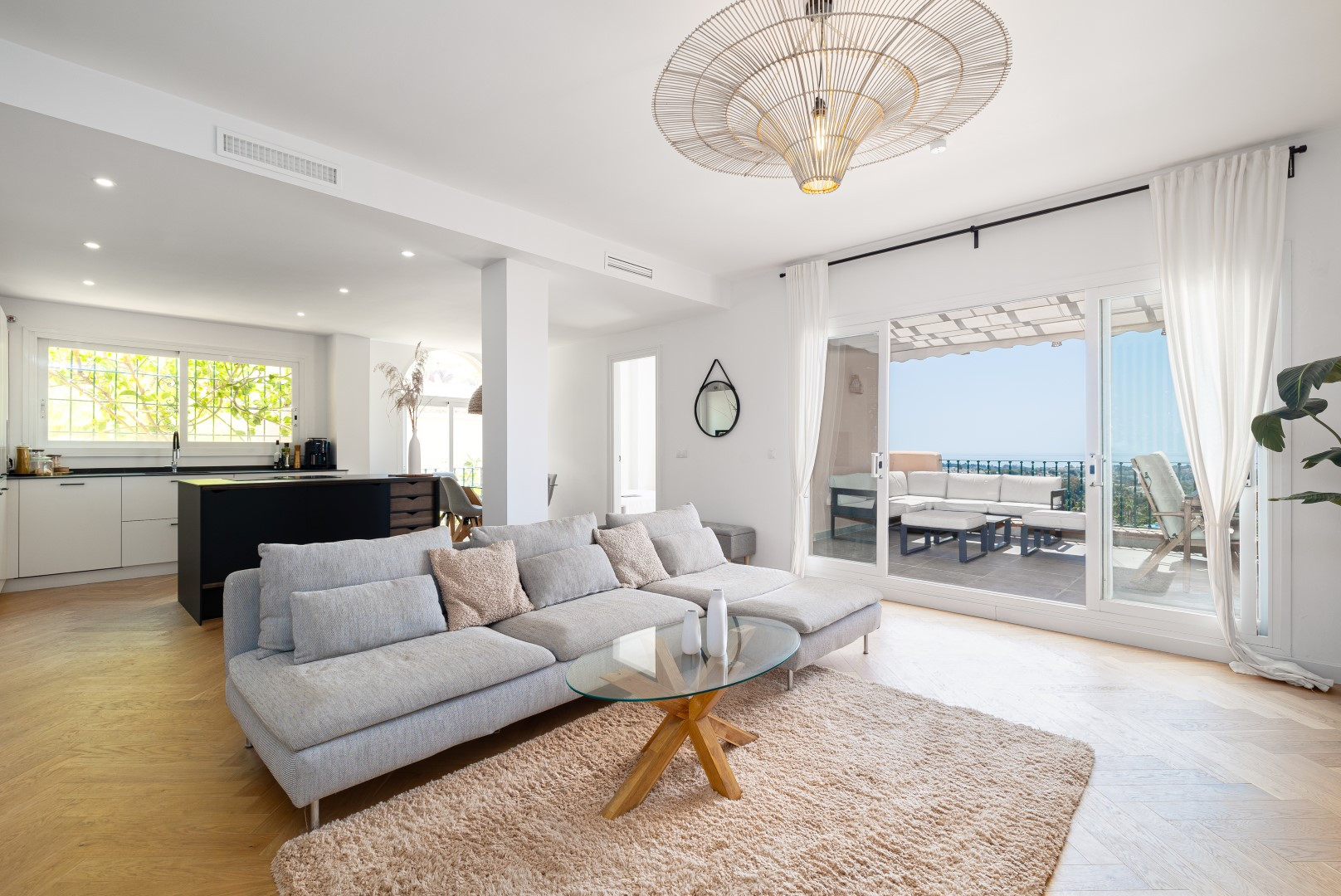 Ático de 3 Dormitorios y 2 Baños en venta en Nueva Andalucía