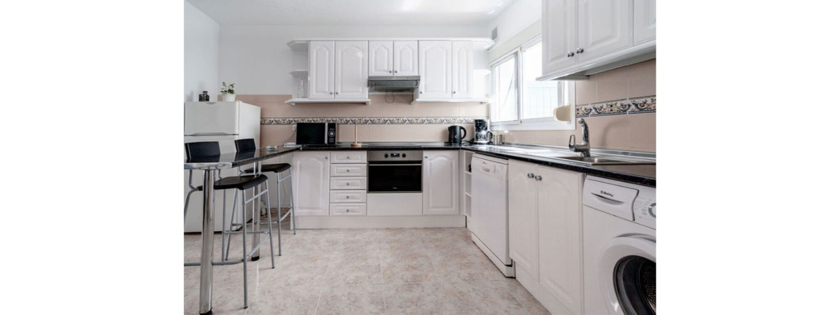 Piso de 3 Dormitorios y 2 Baños en venta en Los Boliches, Fuengirola
