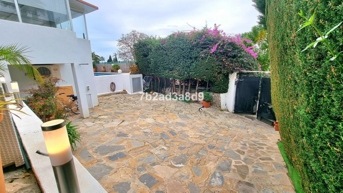 Casa de 3 Dormitorios y 2 Baños en venta en Nueva Andalucía, Marbella