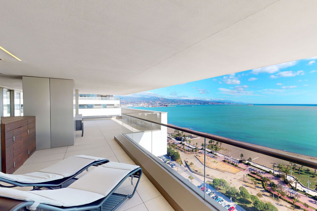 Piso de 4 Dormitorios y 4 Baños en venta en Málaga