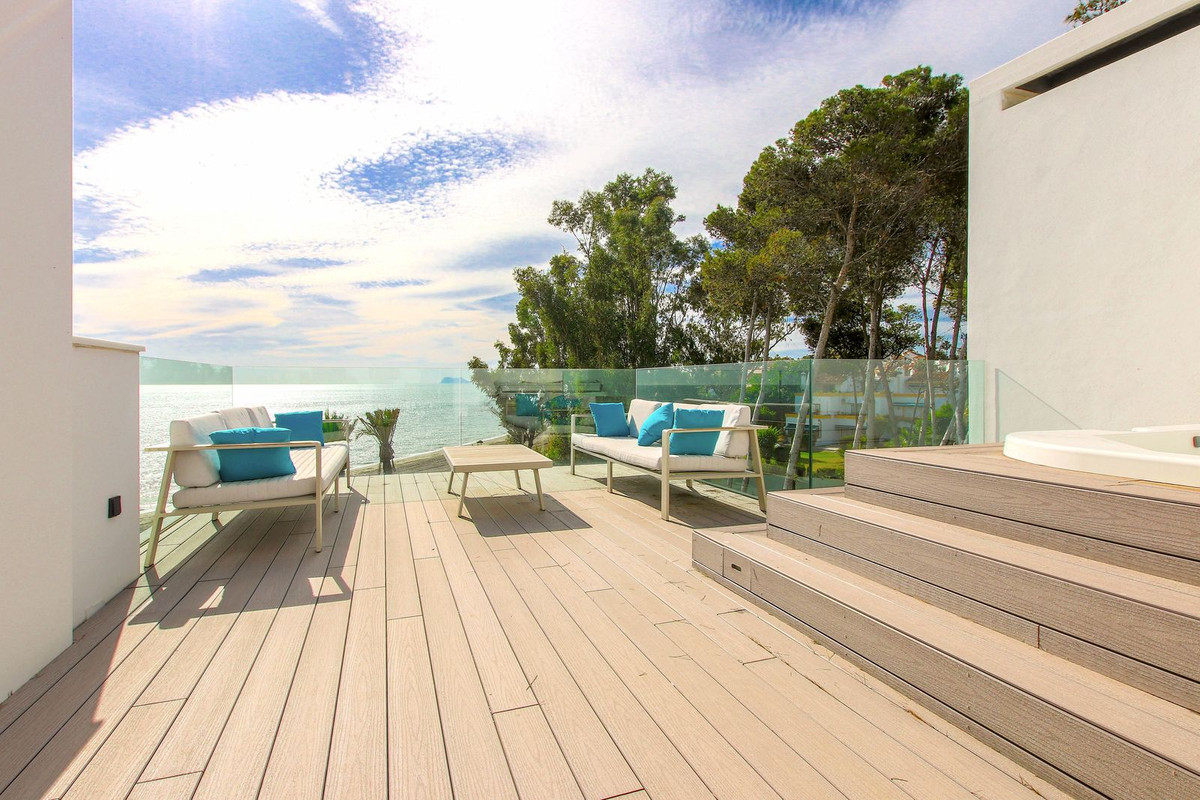 Casa Adosada de 3 Dormitorios y 3 Baños en venta en Estepona