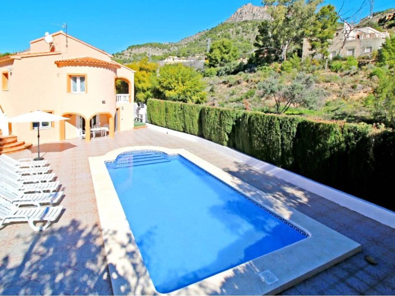 Casa Adosada de 6 Dormitorios en venta en Calp
