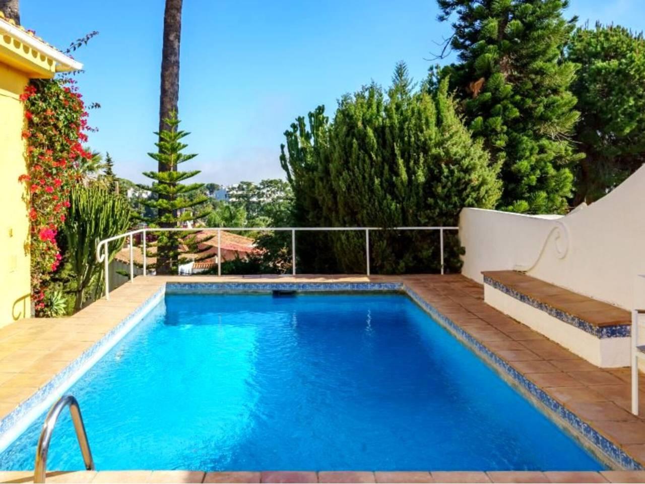 4 спални, 2 бани - Редова къща за продажба в Nueva Andalucia, Marbella