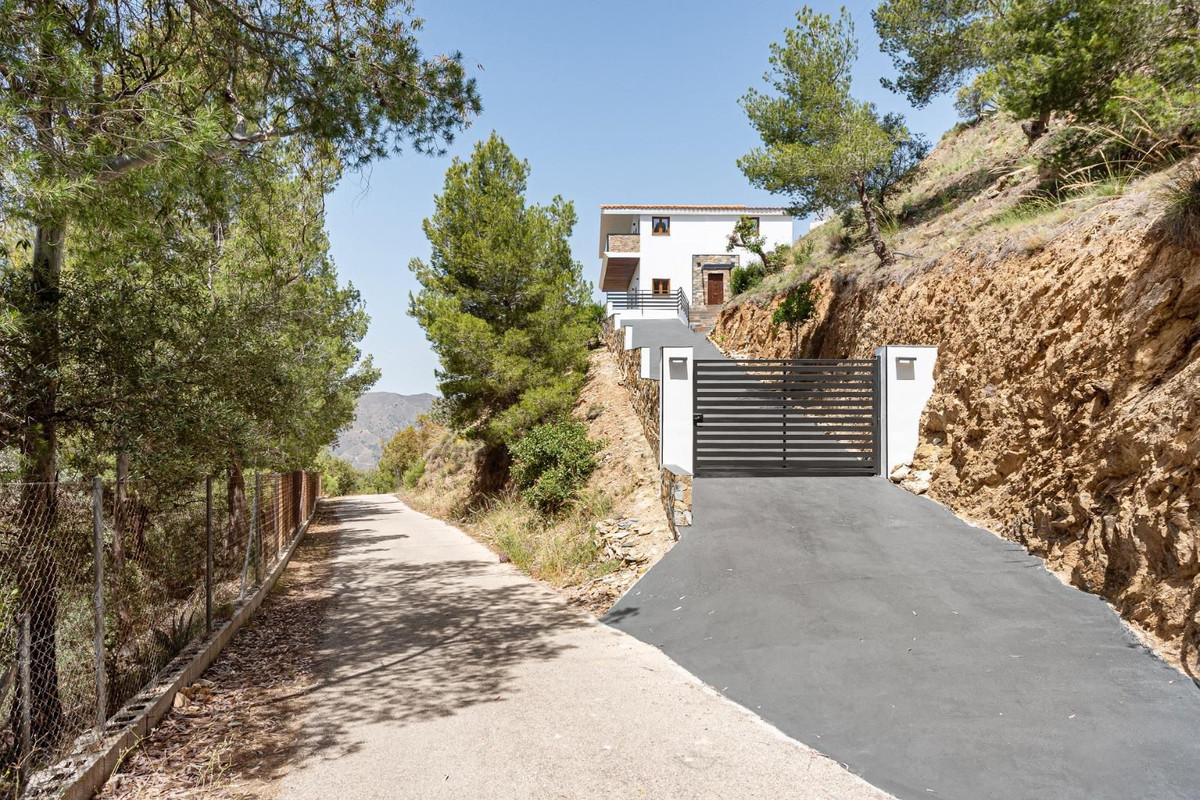 Casa de 4 Dormitorios en venta en Ciudad Jardín, Málaga