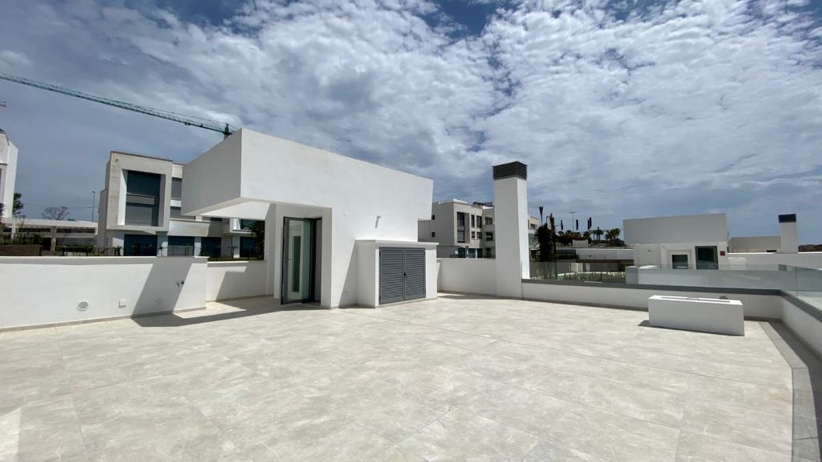Casa de 4 Dormitorios y 3 Baños en venta en Los Monteros, Marbella