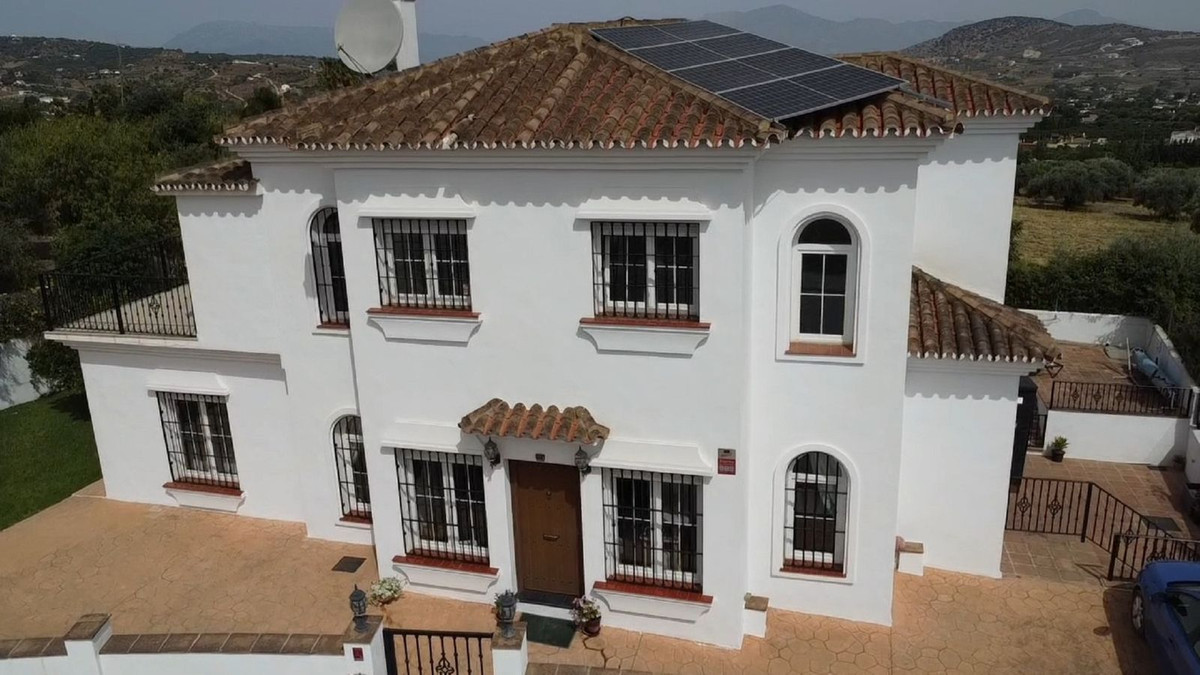 Casa de 4 Dormitorios y 4 Baños en venta en Alhaurin el Grande