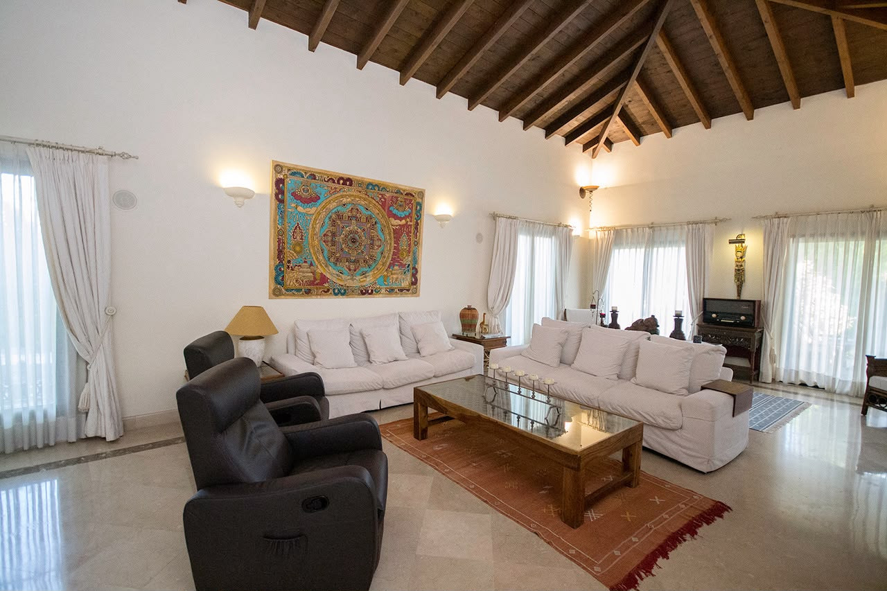 Casa de 5 Dormitorios y 7 Baños en venta en Bahía de Marbella