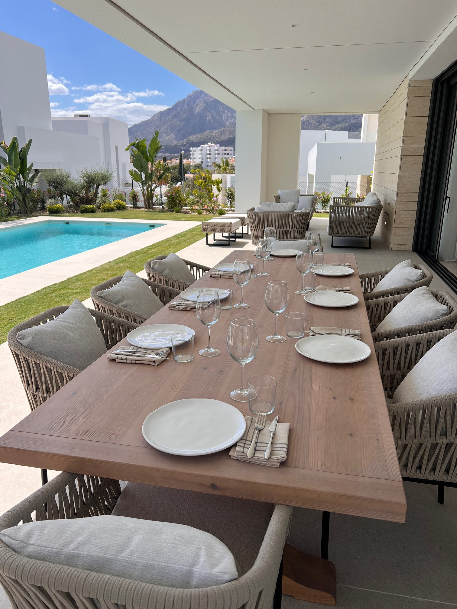 Casa de 5 Dormitorios y 5 Baños en venta en Río Real, Marbella