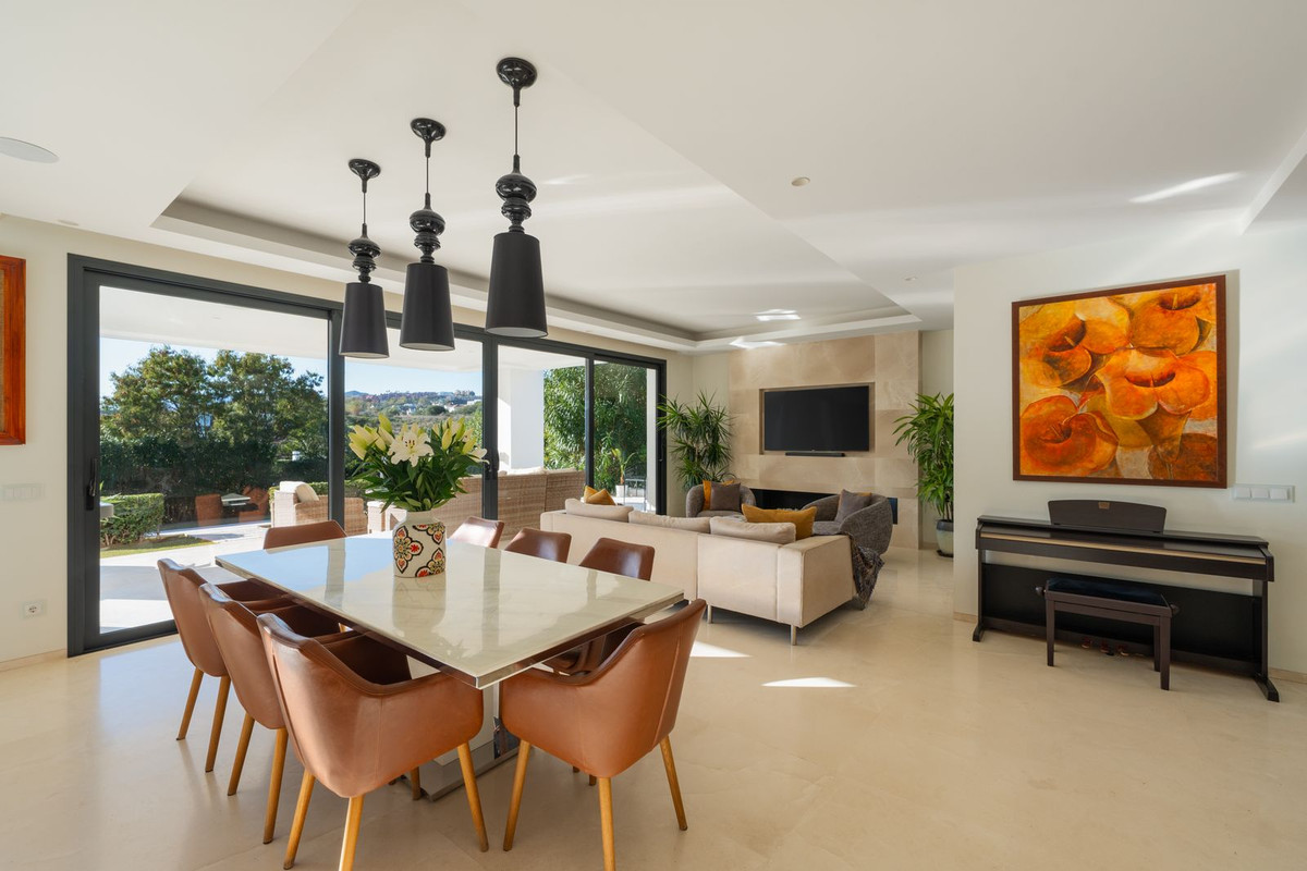 Casa de 6 Dormitorios en venta en Nueva Andalucía, Marbella