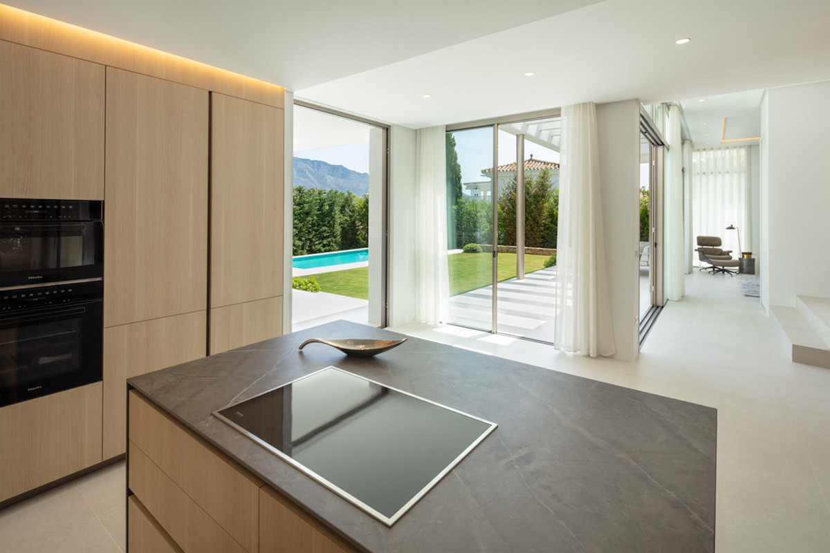 Casa de 5 Dormitorios y 5 Baños en venta en Nueva Andalucía, Marbella
